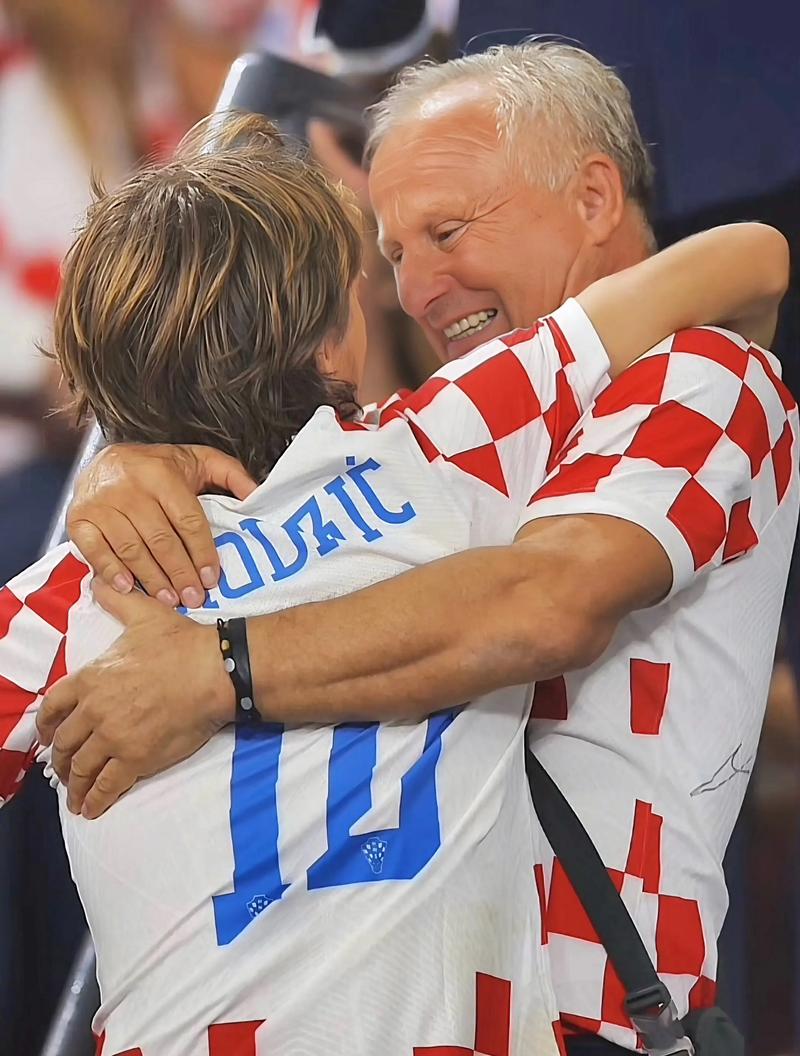 三分弹无虚发！陈林坚加盟山东首秀三分5中5得到19分