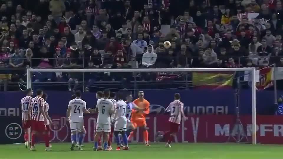 路易斯-迪亚斯导致阿什拉夫受伤，摩洛哥记者：你是个罪犯