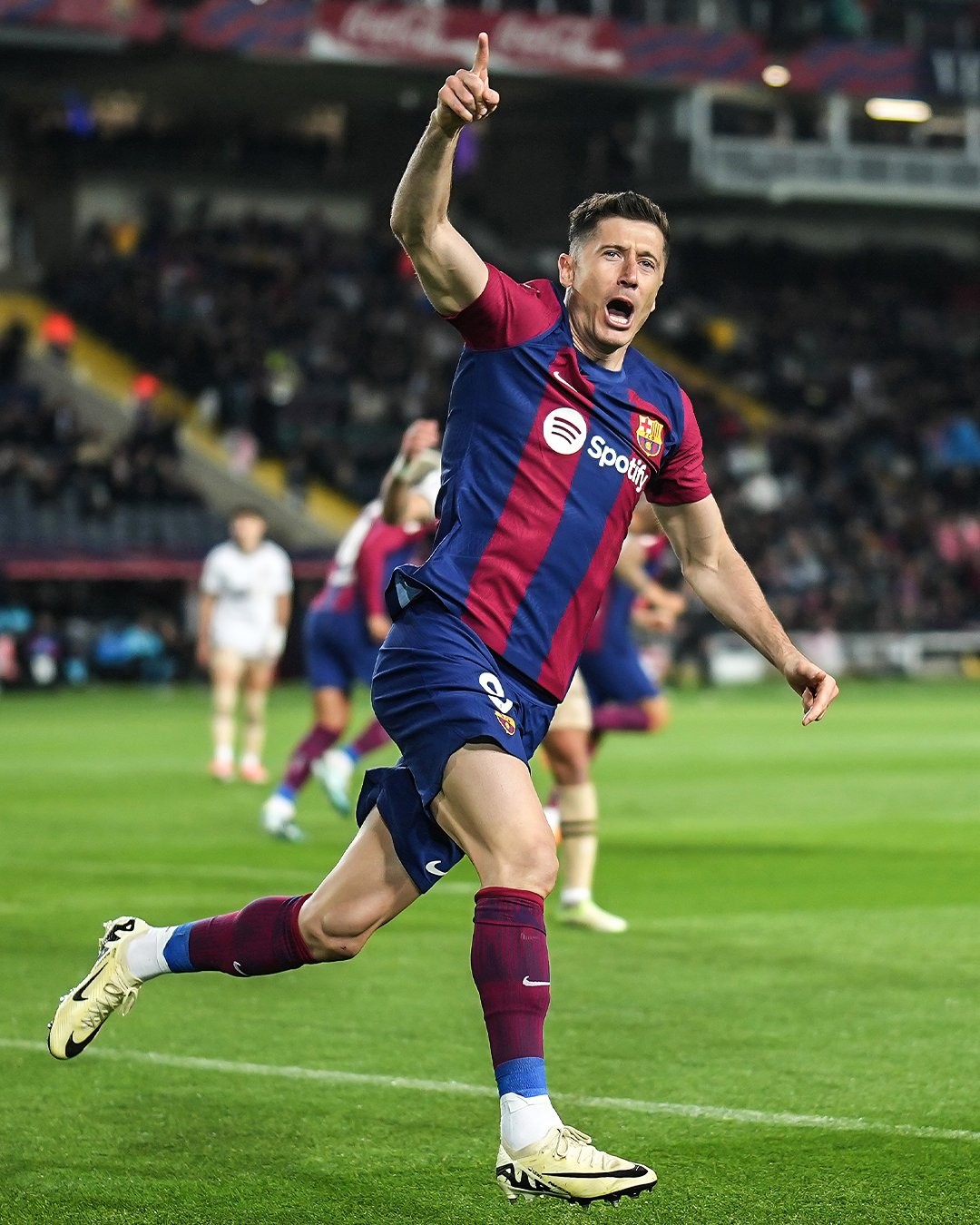 爱迪森巴杰2025季后赛轰3发本垒打，世界大赛G1代打满贯砲